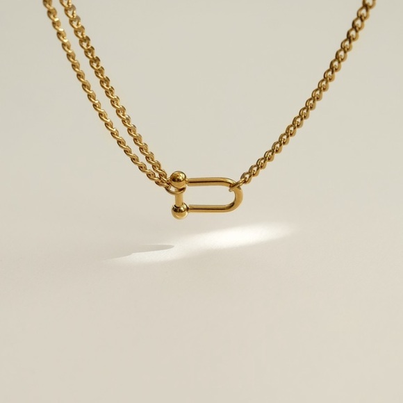 U-link Edge Chain Necklace | Gold Plated Stainless Steel - Picture 4 of 4